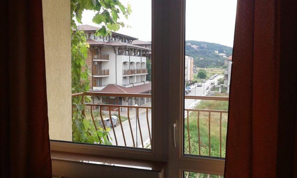 Zora Guest House Primorsko Exterior photo
