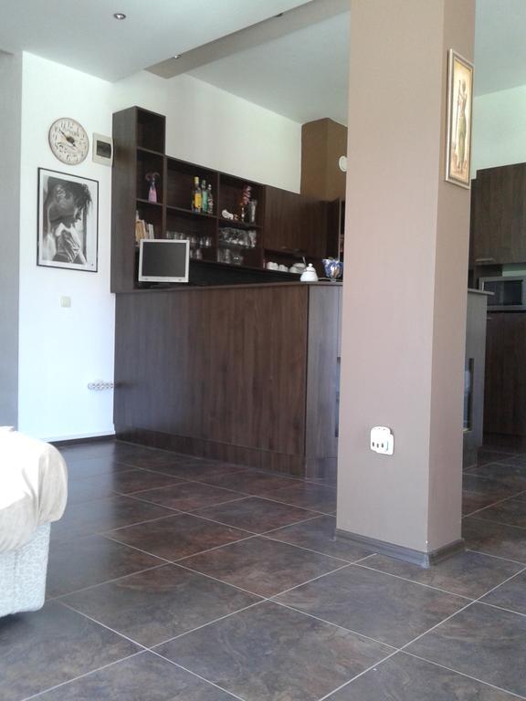 Zora Guest House Primorsko Exterior photo
